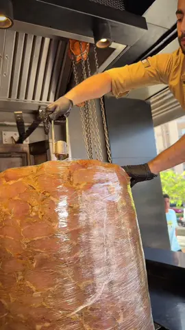 وجبة شاورما عربي فراخ😋مع التوميات والمخللات والبطاطس المدورة👌🏻