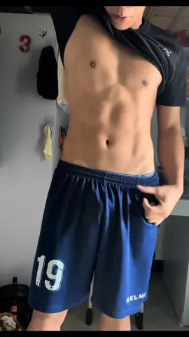 mặc đồ này mà đi đá banh khối em mê #dodabanh #dothethao #dodabong #thethao #parissaintgermain #psg #phucvuong #phúcvượng #xuhuongtiktok #trending 