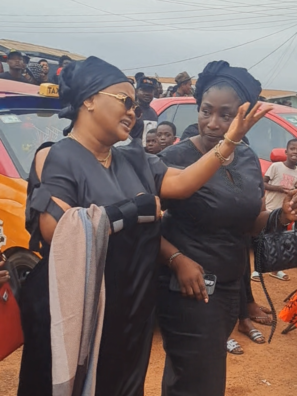 Tiktok star Osanju funeral made Nana Ama Mcbrown moody #Odehyie #keff #soameti #babianetiwono #dancechallenge @Serwaa tina @SEFWI OBAAPA@💞 ASAFO BRASUA🫂 @Tina papabi @NANA MATEASEM II @Obaa Ako @Amama @Yaa Moda @😎ACOUSTIC HIMSELF😎 @Maame Fosuaa 