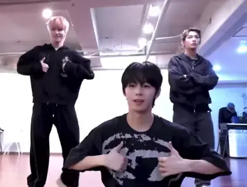 AHOF’s Jeongwoo, Juwon, and Steven dancing to “GO” by Cortis before their TMA practice even begins.  #ahof #ahof_steven #ahof_jeongwoo #ahof_juwon #cortis 
