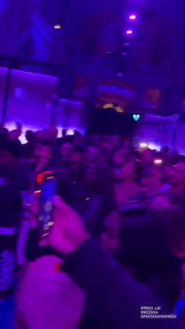 Omah lay perfroming Soso in Paris 