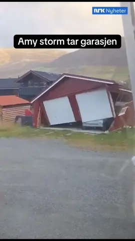 Amy storm- vind tar garasjen i Oppdal 😱😱🌀🌀🌀#norge #amy #norway #nyhet 