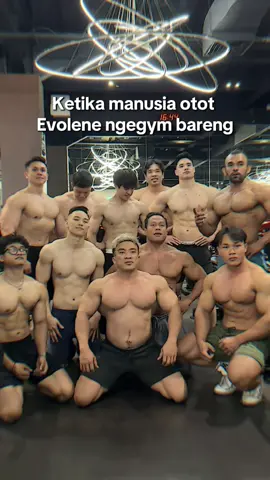 Kalau lagi kumpul wajib banget pamer badan bareng 😎 #Evolene #EvoleneOfficial #Evoteam #CapCut 