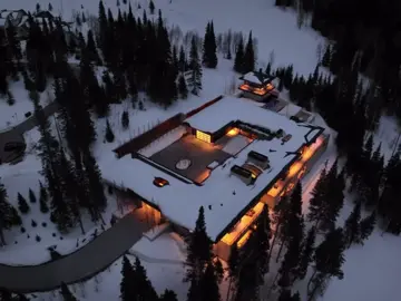 This $42,000,000 Mansion in Park City, Utah, is the most expensive home in Utah! 🤩 Do you think it’s woeth the price? 🤔 #realestate #luxury #mansion #dreamhome #utah 