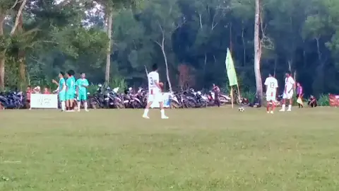 tendangan bebas dilakukan oleh pemain Tiger FC lagi2 masih bisa diselamatkan oleh penjaga gawang joda FC.. cuplikan pertandingan di YouTube widigundol chenel#fyppppppppppppppppppppppp #sepakbola 