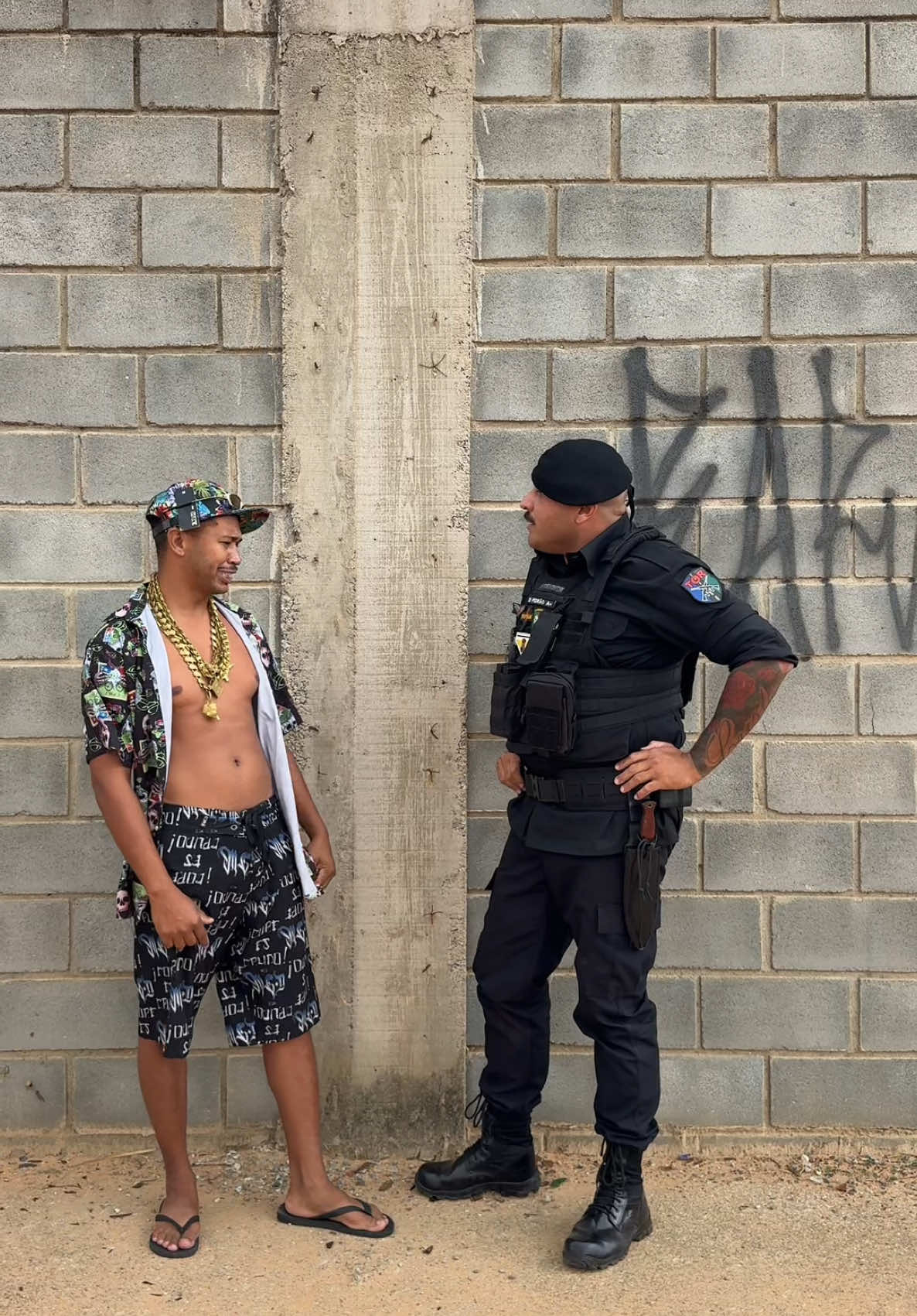 Vida de polícia não é fácil 😅 #digaoshow #pedrãopeçanamão #humorpolicial👮‍♀️💙 #humor 