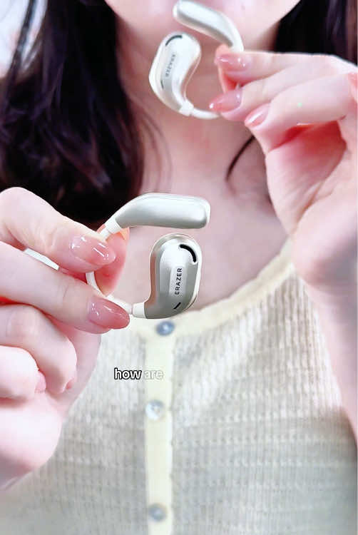 pov: take this to the nail shop y'allfinally understand what they aregiggling about!#earbuds#translationearbuds#languagebarriers#tiktokmademebuyit #dealdrops 