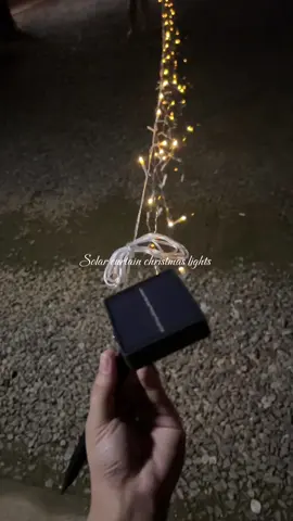Napakahaba na pala nito mapapalibutan buong paligid ng bahay nyo! #solarchristmaslights #christmaslights #solarcurtainchristmaslights #curtainchristmaslights 