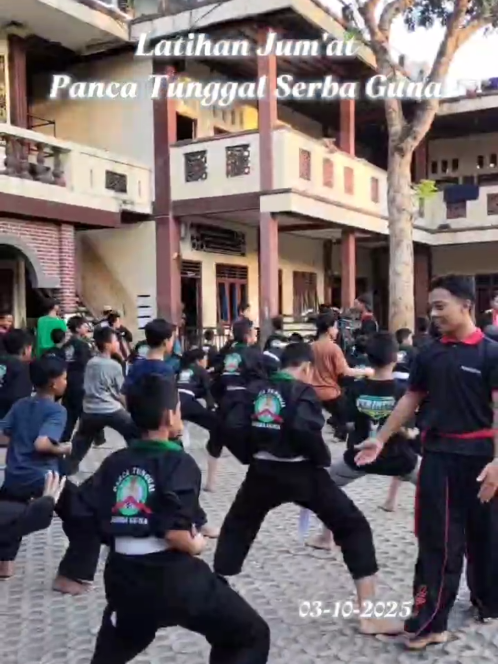 latihan dengan semestinya 😣 #ptsg #babakanciwaringincirebonjawabarat #cirebonpride🏴‍☠️ #pesilatindonesia 