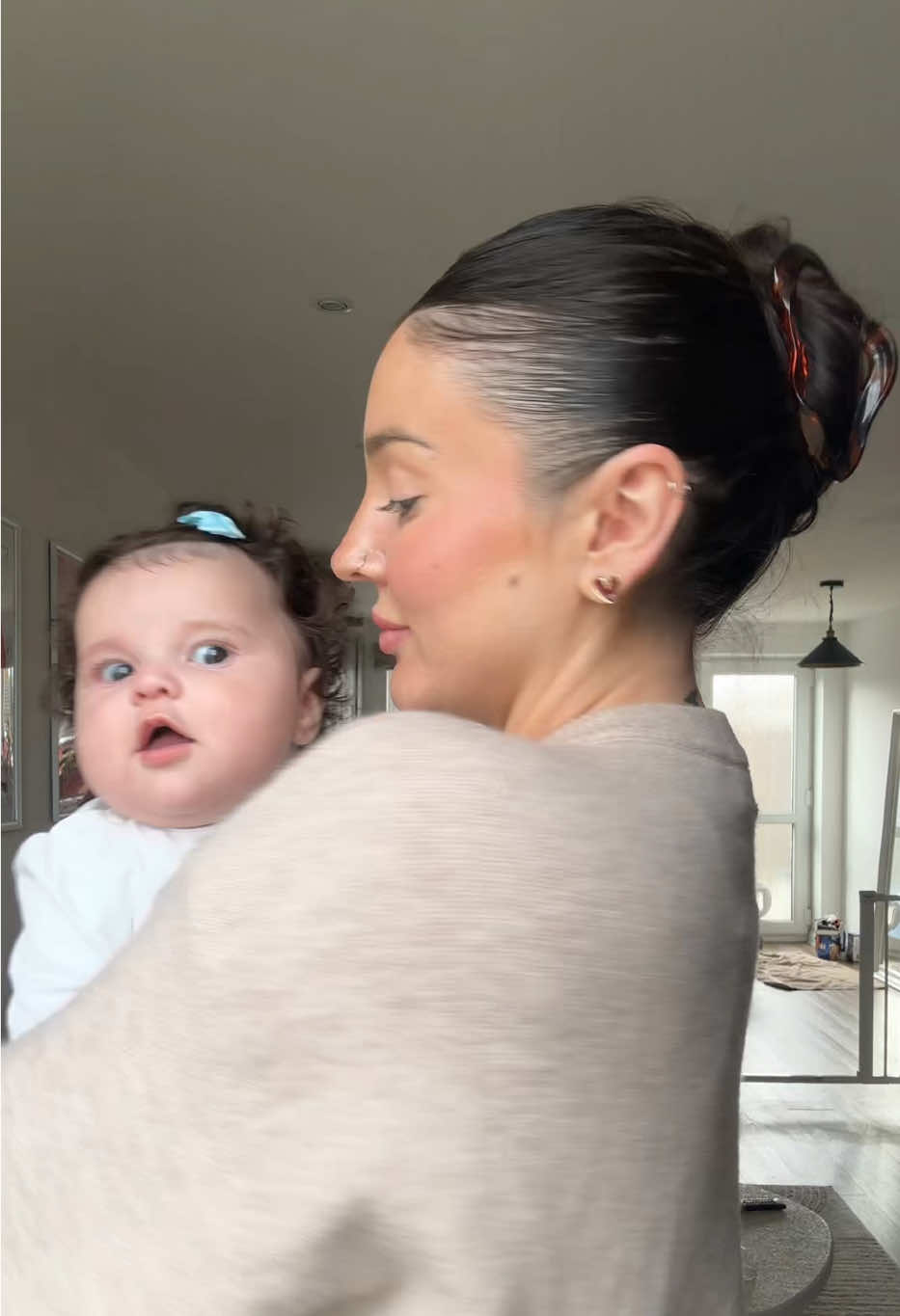 My twin ♥️ #funnybaby #babywinnie #babies #mumuk #funnybabyvideos 