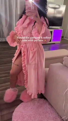 Literally the prettiest robe I have ever owned! Specially because it’s pink 💕but I do need it in every color! This would make a perfect gift! ✨ #Robe #Bathrobe 