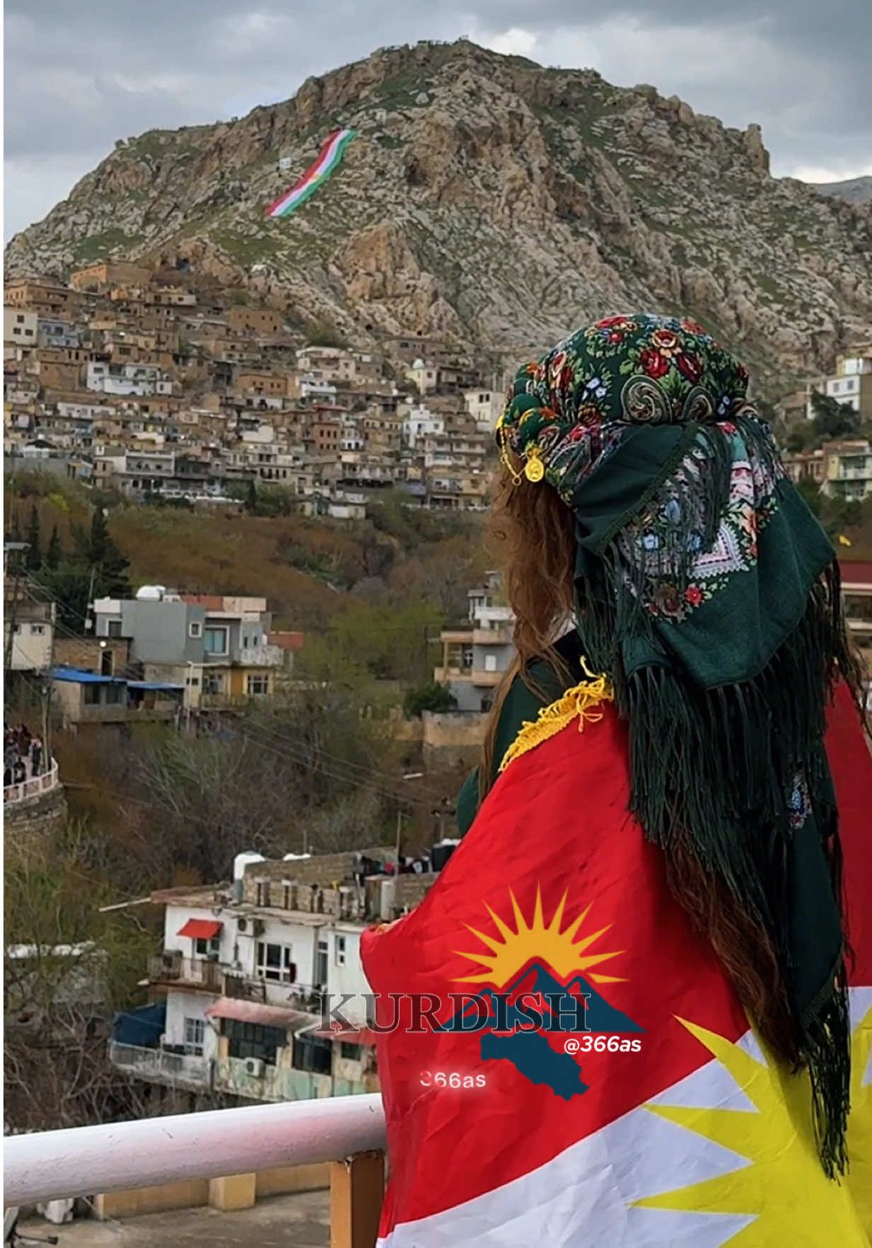 الي ينكر أصله ..متل شجرة بلا جذور ،اول ريح يوقعه خليك اصيل #kurdish #366 #kurdistan #lora_jan #قوالب_كاب_كات_جاهزه_للتصميم 