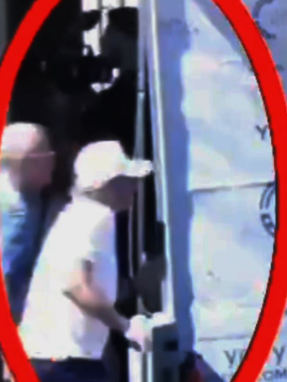 ‼️🇺🇸: Charlie Kirk's 'camera staff' pivots to position facing where Kirk will be carried out WITHOUT EVEN LOOKING after he was shot. 👀