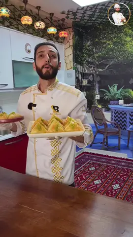 وربات بالقشطة رحلة في عالم الحلاوة العربية الأصيلة بطريقة المحلات مع طريقة صنع القشطة المتماسكة طريقة سهلة وسريعة لاي ست بيت Chef Belal Omar مقادير القشطة : نصف لتر حليب علبة كريمة 200 مل نصف كوب سميد (4) معالق كبار نصف كوب نشاء 5 معالق كبار ) 2 معالق زبدة رشة فانيليا ( حسب الرغبة) كم نقطة ماء زهر ( حسب الرغبة )