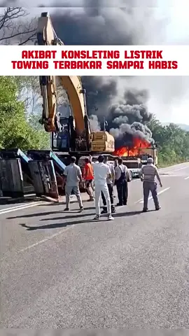 Towing Kobelco Terbakar Habis #automobile #hitachizaxisbelahjalan #excavator #bulldozerofficial