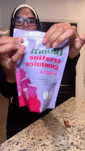 Necesitamos energías para comenzar este día así que fui por mis Creatine Gummies @Bloom Nutrition 💖  Te las dejé encima de mi nombre, con un solo click, lo mejor de todo es que tiene un -49%off 🤭🥹 ✨#justagirl #bloompartner #bloomnutrition #viralproducts #tiktokshop 