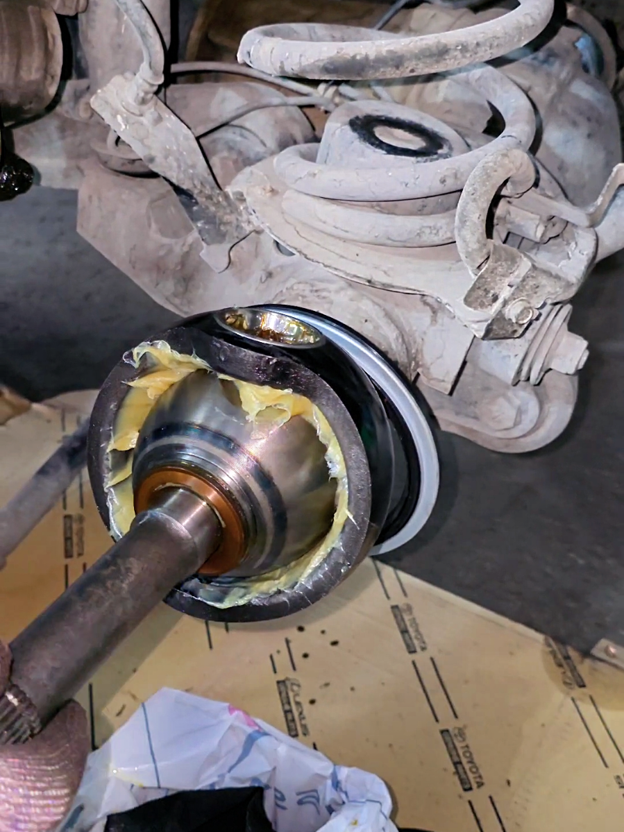 Front wheel Differential oil seal leakage #auto #mechanic 
