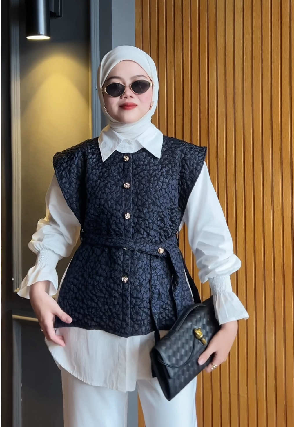 Warna navy nya secantik ini😍 #atasanwanita#vest#blouse#blousewanita#outfitinspo 