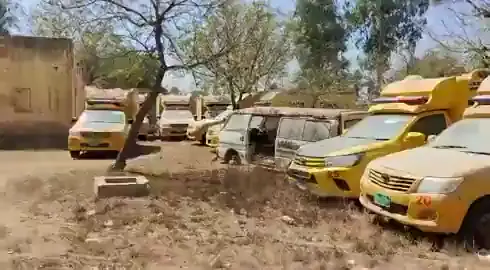 Scenes from the Italian city of #Thatta, where there are no problems with both health and education,  Ambulances are standing like this, now there is no need for them. Now no one gets sick in #Sindh. Thank you PPP, thank you Chan Sahib 😊 ‎