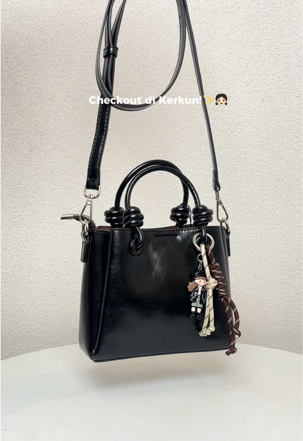 New collection Alice Bag: korean mini bag dengan material synthetic leather Grade A finishing glossy dan free bag charm gemaz👧🏻💖✨ #PromoGuncang1010 #GajianSale #WIBGAJIAN #jimshoney #alicebag 