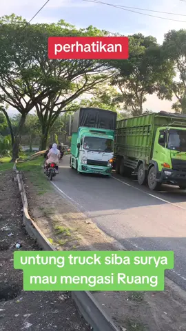 untung driver Siba surya mau mengasi ruang untuk truck isuzu  #parangbengkok #sibasurya #truckmania #isuzu 