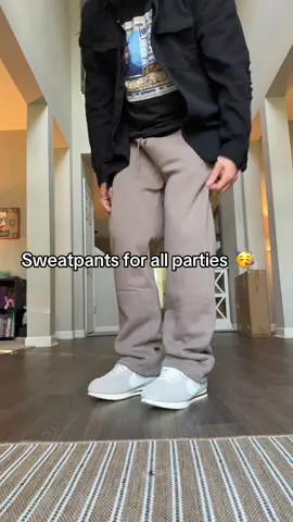 Under $35 is crazy #tiktokshopdealsforyoudays #sweatpants #baggysweatpants #tiktokshopblackfriday  
