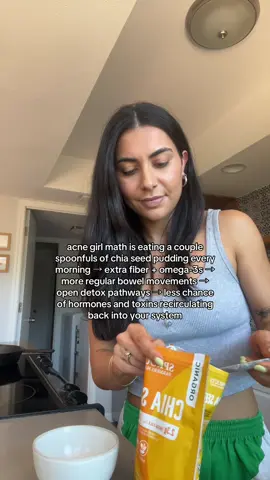 It’s allll about finding ways to work smarter not harder. And thinking about what you can ADD IN to your diet VS restrict when starting your healing journey.  Chia seed pudding on hand and prepped in my fridge is a go to even to this day for me!!  More fiber + omega-3s = better bowel movements = open detox pathways = less hormone + toxin recirculation Small habit, big skin payoff🤞🏼 - Acne healing hormonal acne help acne treatment clear skin tips acne foods acne diet acne tips #acne #acnetreatment #acnejourney #acnetips #acnesolution 