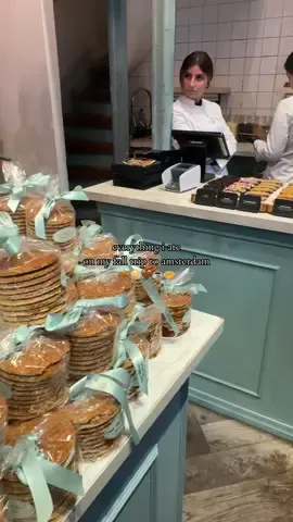 this is actually nowhere near everything 🧇🤎🕯️☕️ #amsterdam #whatieatinaday #travelfoodie #eatwithme #traveltok 