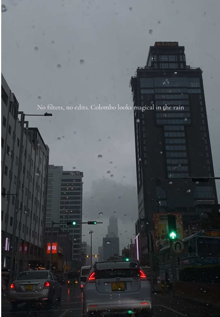 No filters, no edits. Colombo looks magical in the rain 🖤🍂 #srilanka #colombo #fyp #rainyday #vibes 