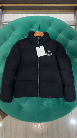 #moncler #monclerjacket #outfitideas #jacketstyle 