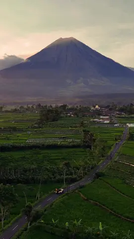 Teras Semeru Sunset emang secandu itu #pronojiwo #jawatimur #semeru 