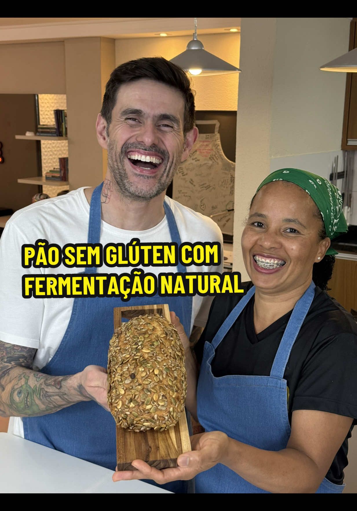 🥖PÃO SEM GLÚTEN DE FERMENTAÇÃO NATURAL  RECEITA ⬇️ LEVAIN (massa madre): 50g farinha de grão de bico 50g farinha de arroz integral  10g farinha de quinoa 110ml água filtrada APÓS 48 HORAS ALIMENTAR  DIARIAMENTE POR 6 DIAS COM: 25g farinha de grão de bico 25g farinha de arroz branca 50 ml água filtrada  PÃO: 160g farinha de arroz 40g polvilho doce 40g fécula de batata 5g goma xantana 3g psyllium 6g sal 30g açúcar demerara ou xilitol  170ml água filtrada  2 ovos 35g azeite de oliva 90g levain ativo  COBERTURA:  200g farinha de abóbora  Assar a 42 minutos a 190°C  #glutenfree #pãosemglúten #pãoartesanal #fermentaçãonatural #fyp 