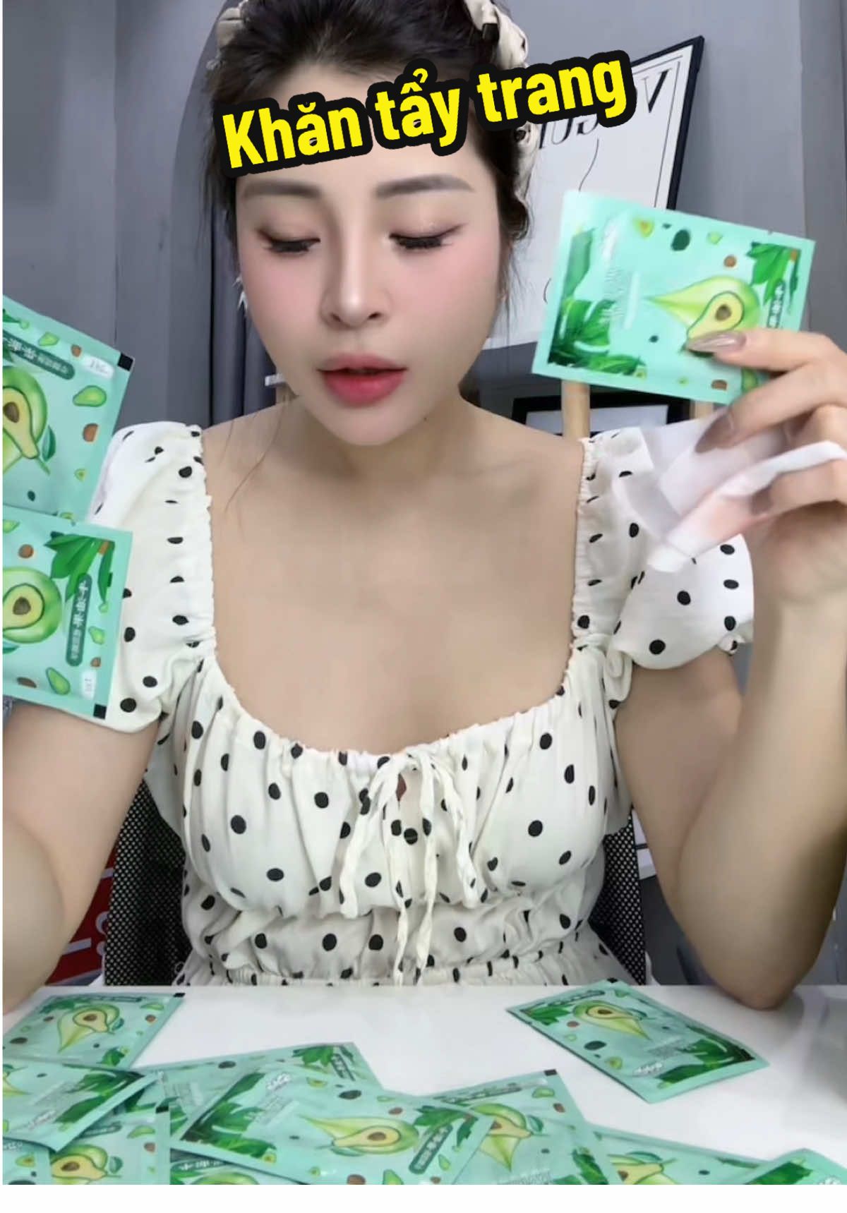 Khăn ướt tẩy trang sạch sâu mềm mịn da#taytrang #nuoctaytrang #taytrangquocdan #nhungthone #nhunghaiphongreview 
