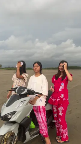 @Ei Win”🩶 @Hmue”🫧 #မော်ဒယ် #fffffffffffyyyyyyyyyyypppppppppppp #မလှလဲကြည့်ကွာ🥺✨ #ဆယ်လီတေမှlikeပေးတာလား🥺 #foru 