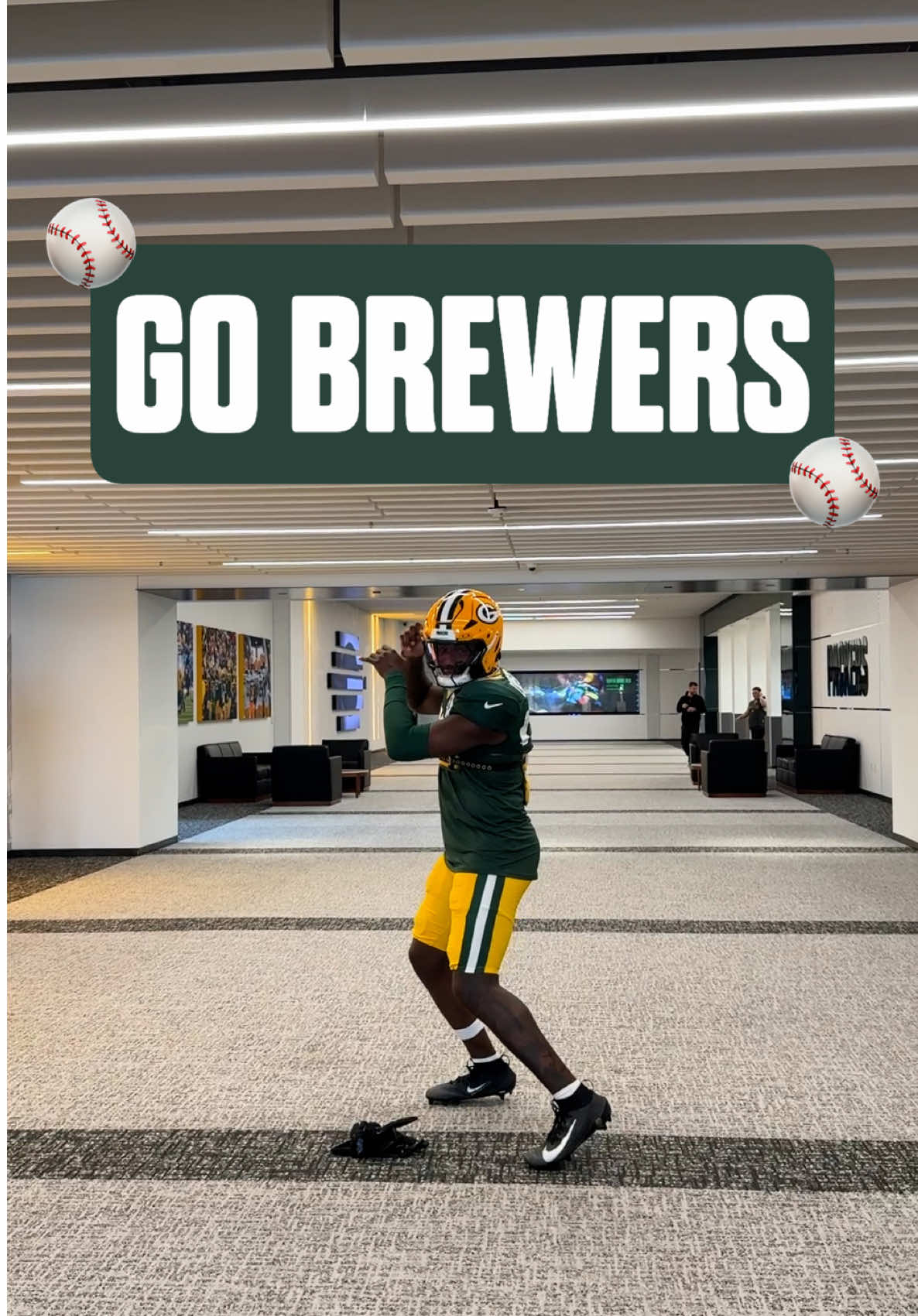 Wishing the @Brewers good luck in the postseason! #MLB #brewers #hypeman 