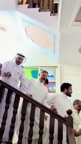 مکہ مکرمہ میں میرے دوستوں نے جس محبت، عزت اور اپنائیت سے میرا استقبال کیا، وہ میرے لیے ہمیشہ یادگار رہے گی۔ عمرہ کی مبارک بادیں دیں، کھانے کا خوب اہتمام کیا، اور مدینہ منورہ کے سفر کے لیے رخصت بھی محبت بھرے انداز میں کیا۔ اللہ تعالیٰ ان سب کو جزائے خیر عطا فرمائے اور ان کی یہ محبتیں ہمیشہ کے لیے میرے دل میں نقش رہیں گی۔