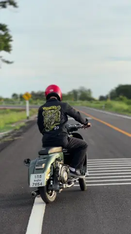 ไม่เน้นแรง เน้นหล่อพอ 😎  คลัทช์ลื่นแล้ว เสียตังค์อีกแล้ว 😆 #เวสป้า #vespa #vespathailand #vesparacing #vespaindonesia 