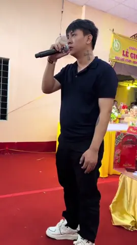Hoài Lâm hát Về Đâu Mái Tóc Ngưởi Thương tại lễ cúng Giỗ Tổ #hoailam #hoailamsinger #vedaumaitocnguoithuong 