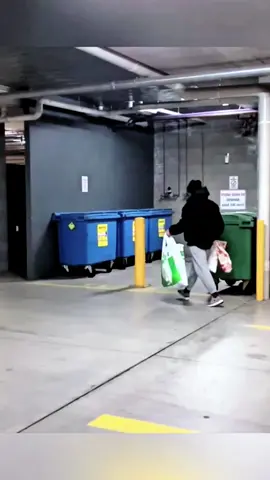Funny scare prank 🇺🇸❤️🤣🤣🤣🙈#funny #funnyprank #scared #fupシ #LanguageLearning 