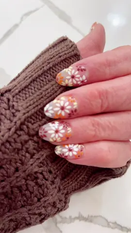 Let me see all the fall nails.  Already trying to decide on my next set.  #fallnails #nailsart 