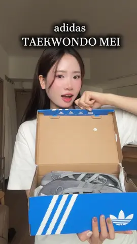 Ehh sao mà ẻm xinh ẻm hợp với bé cún nhà tui thí #fy #xh #adidas #taekwondo 