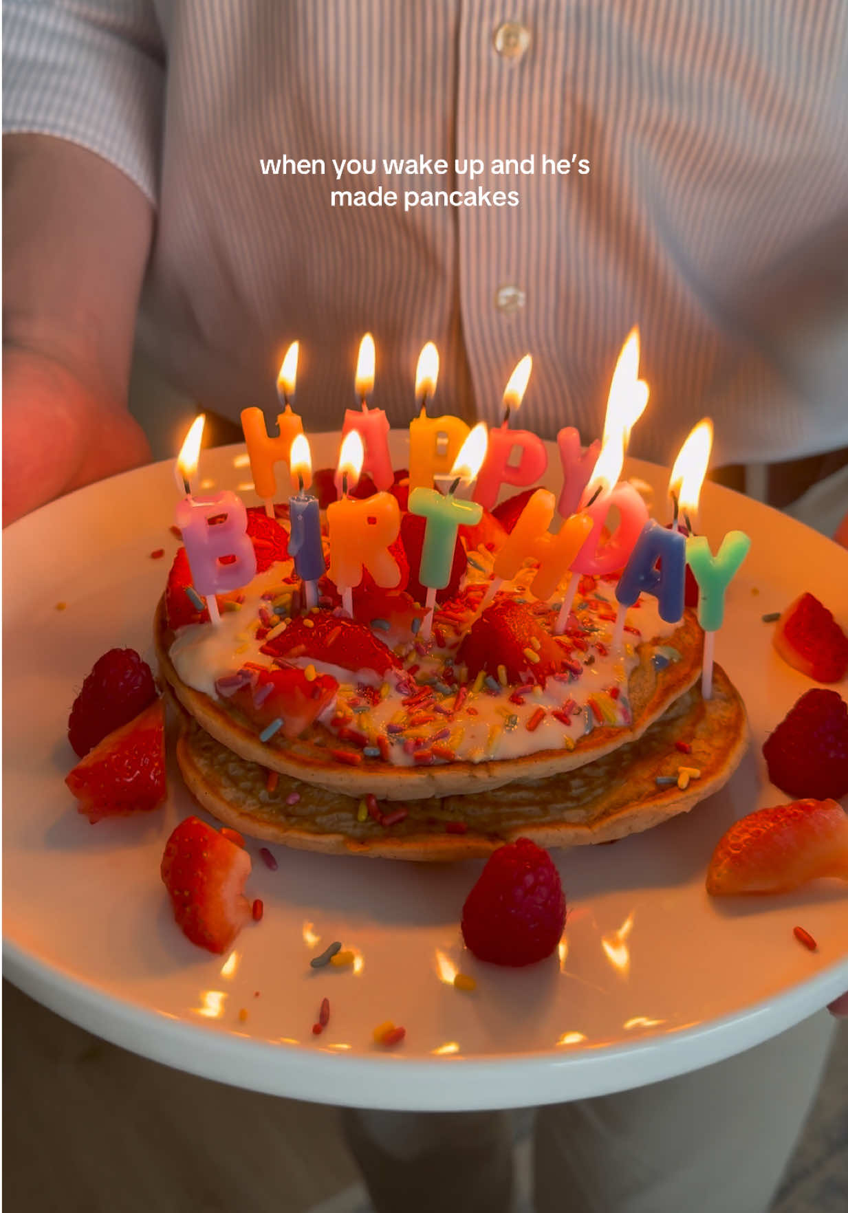 breakfast in bed on my birthday 🥞🕯️ #birthdaygirl #breakfastinbed #birthdayideas #pancakes #pinterestinspired 