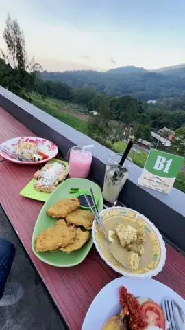 nyocokno howo 😀 #cangar #pacet #mojokerto #pondokwelirangcafe #fypage 