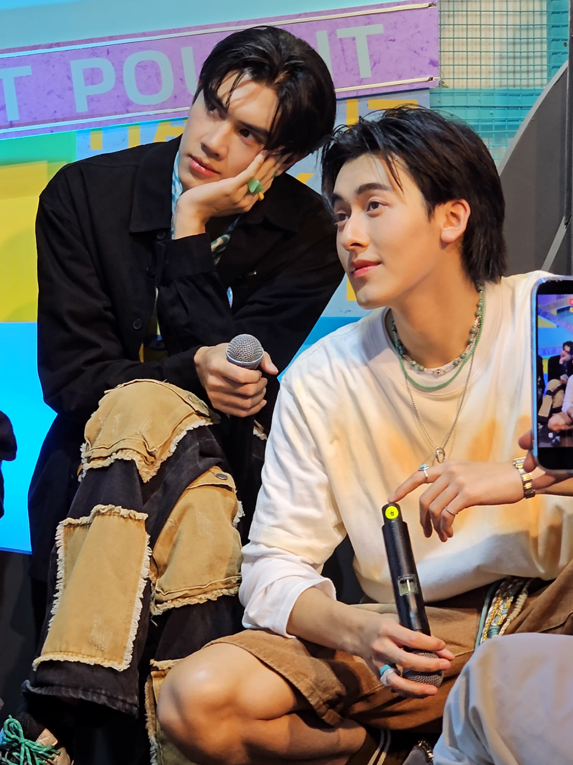 น่ารักเนอะ ยิงฟันใส่กันไป 2ที อะไรล่ะน้อน้องๆ 555555  . #NESCAFÉReadyToMix #NESCAFÉConcentrate #PROXIEGorn #PROXIEChokun #PROXIEth 