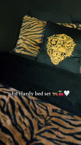Just moved so excited to keep decorating Y2K 😍😍 should I get high heel chairs?? #y2k #edhardy #collegelife #cheetah #2000s 