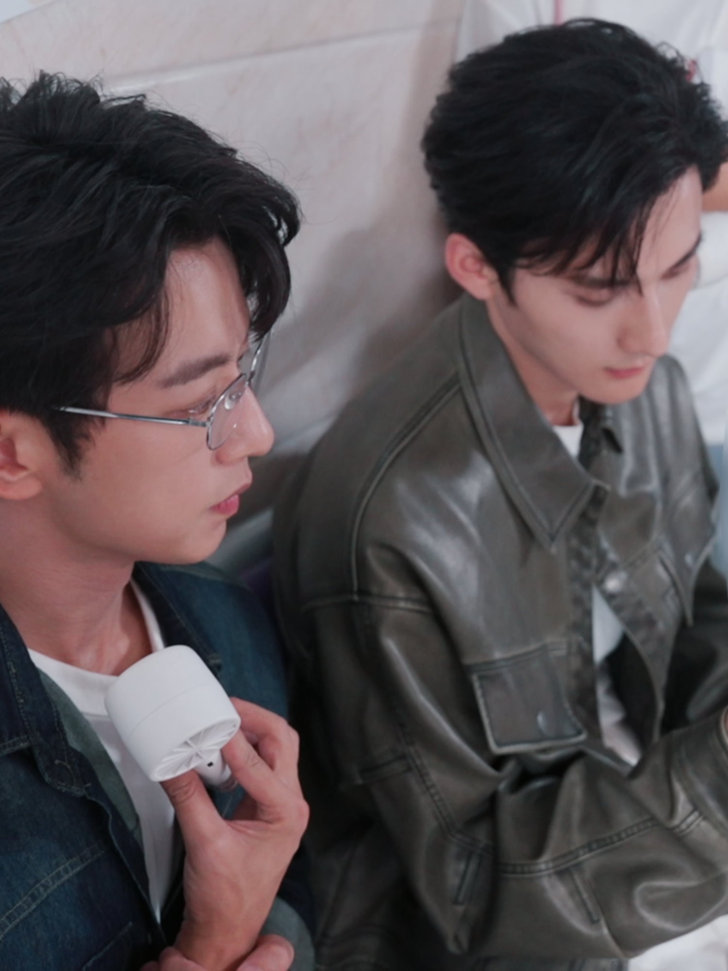【短花絮BTS】垂涎ABO Desire|演完看回放的狼兔 #ABODesire #DesireTheSeries  The Language&Tu watching the replay after performing. 每周六晚8點，全球同步更新上線🌏 Every Saturday at 8 PM(Beijing Time) - New Episode Updates Worldwide🌏 #垂涎 #ABODesire #abodesire #desiretheseries #desire #Desire #nongjian #omegaverse #bl #abo #ABO #boyslove #drama #dramaseries #blseries #bts #behindthescene