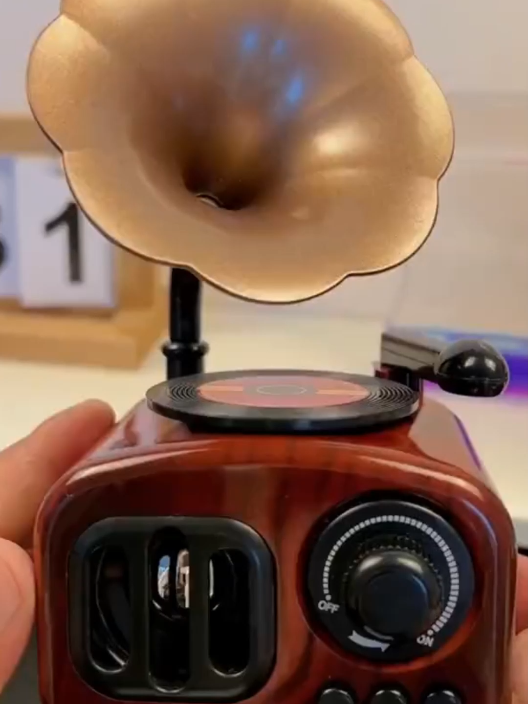 Trang trí góc làm việc bằng “kèn nhạc” vintage#vintage #decor #loa