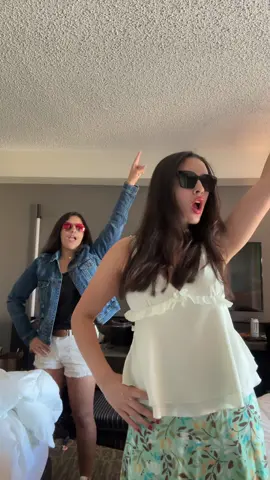 opalite is officially top 3 🕺🏻🕺🏻        dc: @brookeandjess #taylorswift #tloas #opalite #ts12 #dance @Taylor Swift @Taylor Nation 