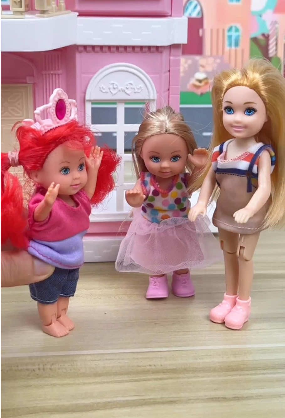 Sisters’ hangout plans—and clumsy Lily is LATE again! 😂⏰ Her excuse? You gotta see!#barbie #barbiegirl #BarbieAndken #USA #BarbieMovie