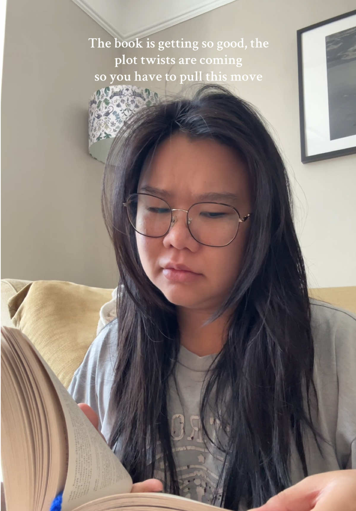 Me reading all the thriller books #BookTok #bookrecs #plottwist #thriller 